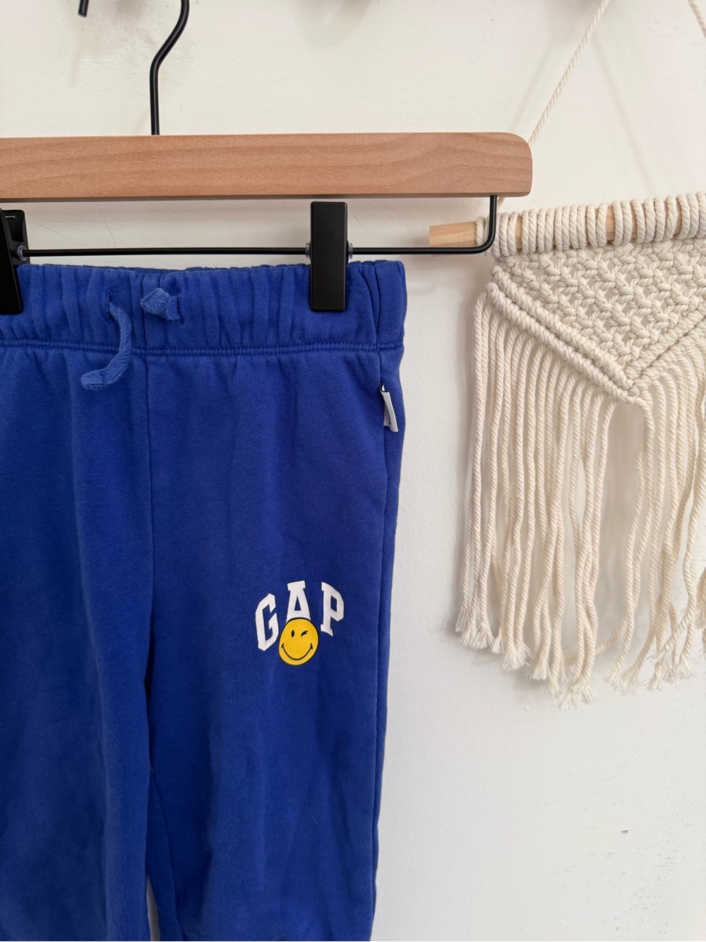 Gap x Smileyworld - 3y - blue joggers with logo